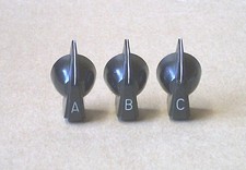 VINTAGE RADIO POINTER  KNOBS (X 3)  to fit 1/4" (6.35mm) SPINDLES GOOD USED