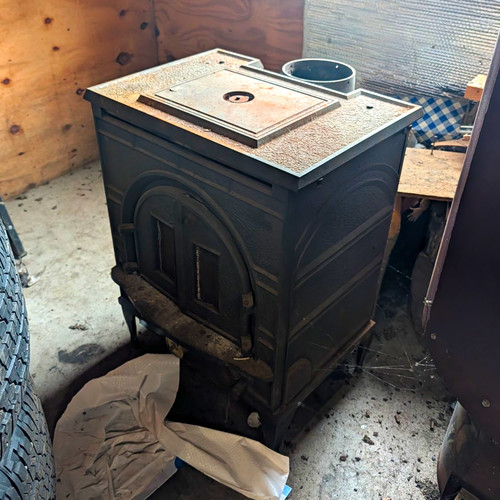 Freestanding black metal - freestanding,