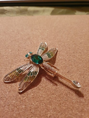 Green rhinstone and enamel - green,