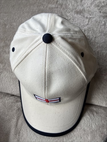 Cap with embroidered - with, st