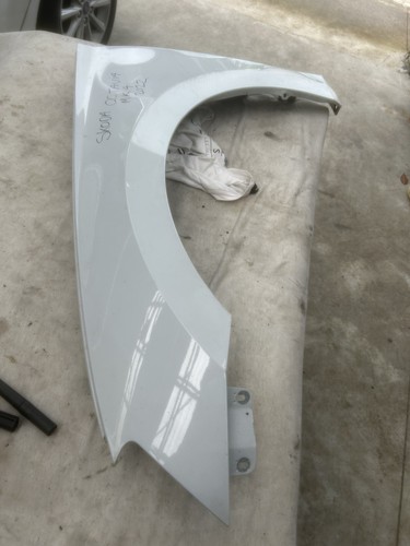Skoda octavia wing fender - /,