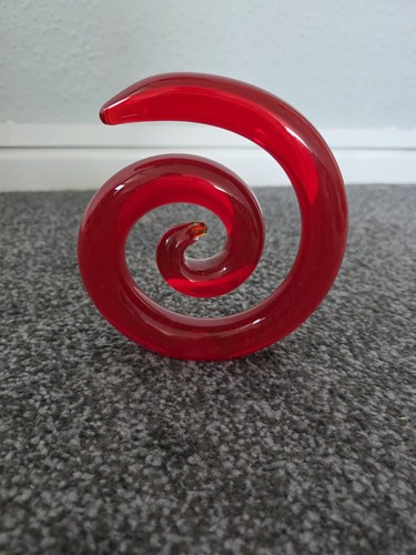 Red glass swirl ornament - red, /