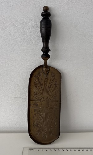 Brass butler table crumb - crumb, scoop