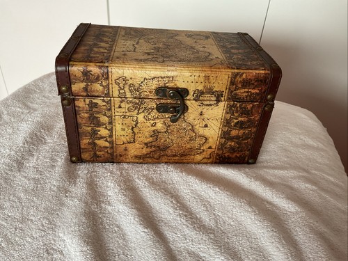 Vintage style wooden treasure - style,