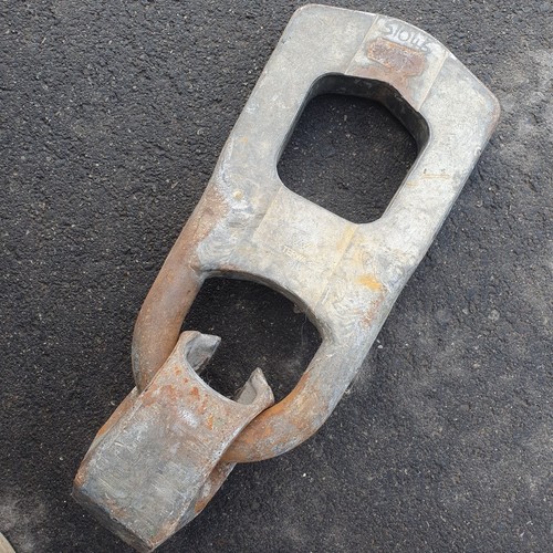 Concrete lego block lifting - concrete,
