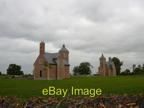 Photo 6x4 unusual - unusual, modern