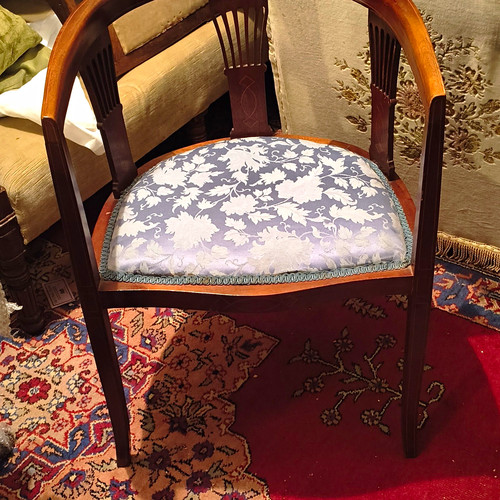 Wood frame accent chair with - frame,