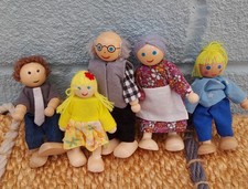 Family of 5 Wooden  Flexible Dolls House  Miniatures  Figires