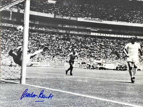 Signed gordon banks england - signed,