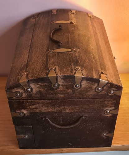 Treasure chest trunk - -,