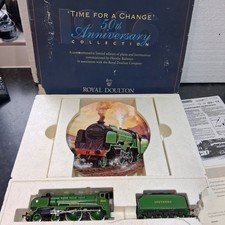 Hornby R648 Schools Class 4-4-0 'Tonbridge' 905 Royal Doulton Model Set. Ref SH