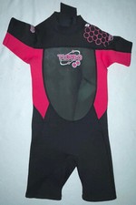 GIRLS AGE 8 YEARS PINK AND BLACK SHORTIE TURBO WETSUIT THE WETSUIT FACTORY