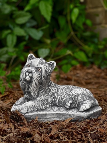 Highland terrier figurine