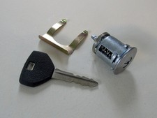Jeep Wrangler YJ  tail gate lock cylinder with key