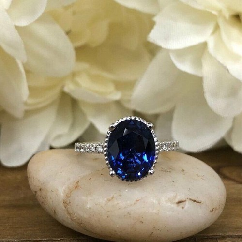 Oval cut blue sapphire - ct,