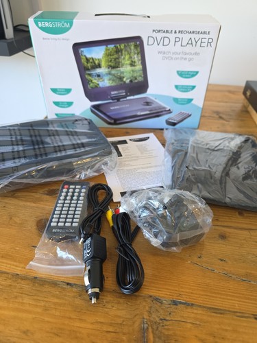 Portable dvd player - player, 9"