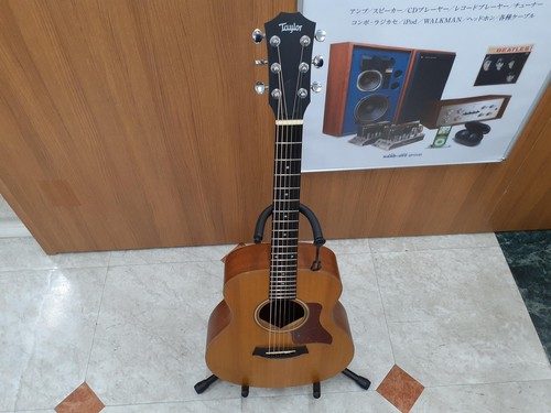 Taylor mini acoustic guitar - gs,