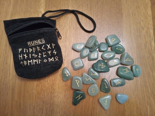 Piece green rune stones - piece,