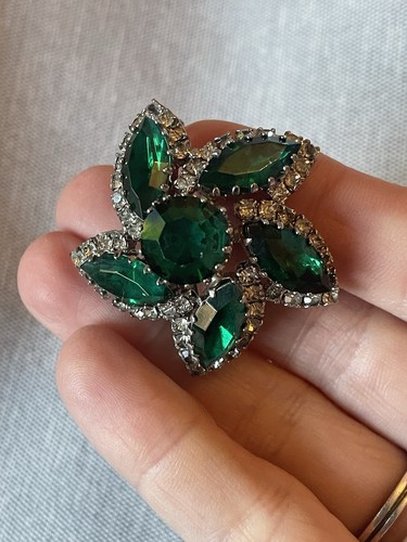 Lovely vintage brooch green - lovely,