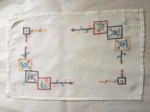 Vintage hand embroidered - hand,
