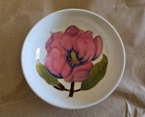 Small moorcroft magnolia - moorcroft, cream