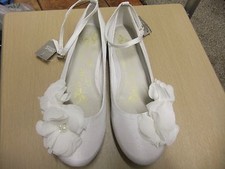 Lovely girls flat ivory satin shoes for bridesmaid etc.nice flower detail.size11