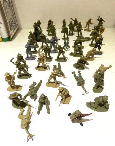 Large bundle vintage wwii army - large,