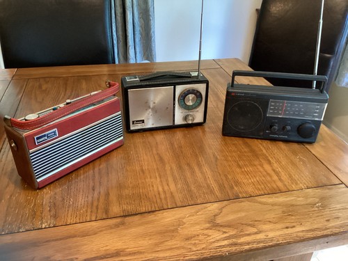 Vintage radios for spares - -,