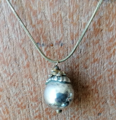 Hultquist tiny frog - on, acorn