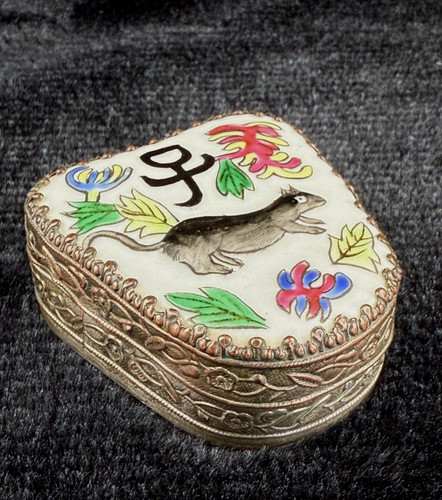 Odd shaped chinese little - shaped,