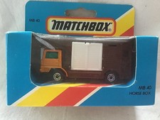 MATCHBOX MB 40 HORSE BOX WITH WHITE HORSES - OPENED BOX