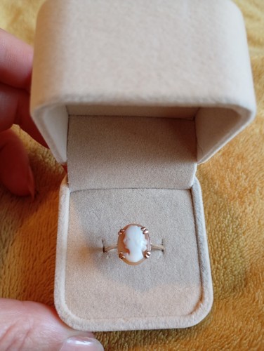9ct solid yellow gold - 9ct, cameo