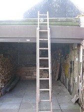 Wooden extension ladder