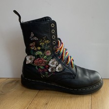Dr Martens Doc 10 Hole 1490 Bloom Floral Black rainbow laces