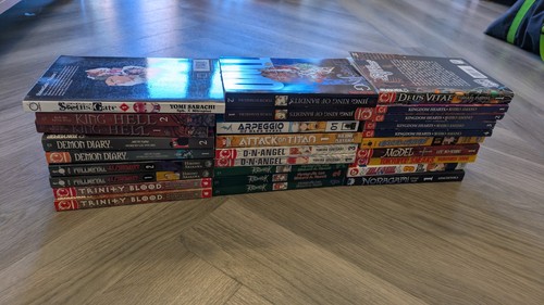 Manga books bundle - 28,