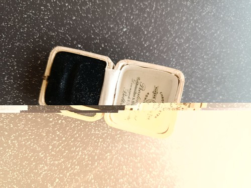Silk lined leather ring - leather, box