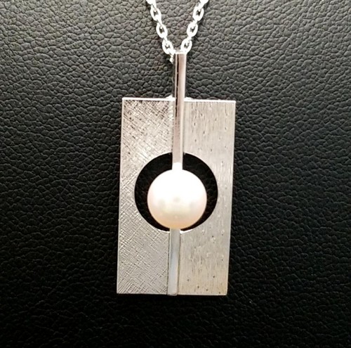 Excellent condition mikimoto - excellent,