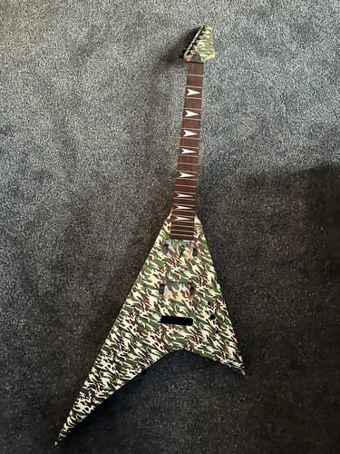 Camo flying electric - flying, v