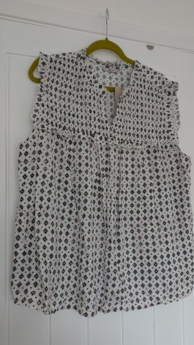 Bnwt ladies white and black - ladies,