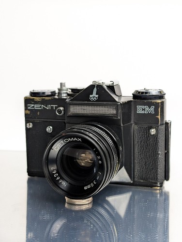 Zenit 35mm slr - em,