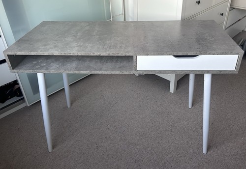 Marble effect habitat desk - effect,