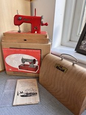 Red MÜLLER Muller Berlin Germany USZone 748 Regina Miniature Toy Sewing Machine