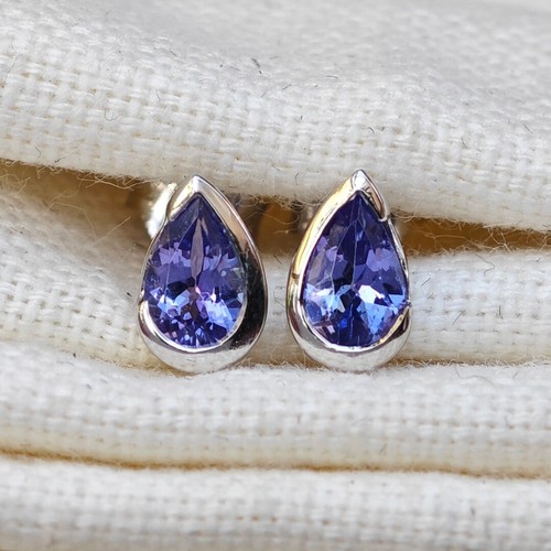 9ct white gold tanzanite stud - white,