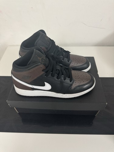Jordan mid black and - jordan, 1