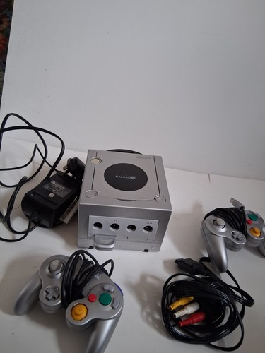 Nintendo gamecube console - nintendo,