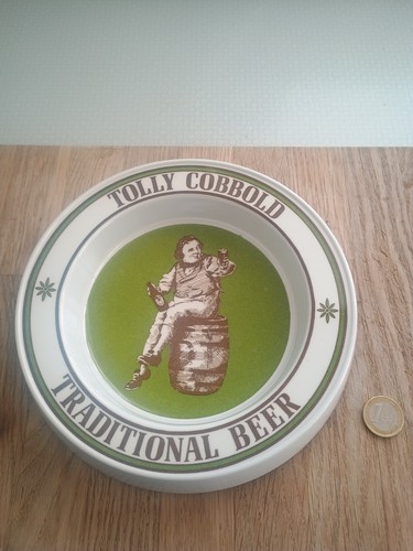 Vintage pub cigarette - cigarette, ashtray
