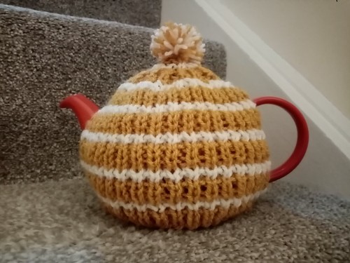 Hand knitted tea - , cosy,