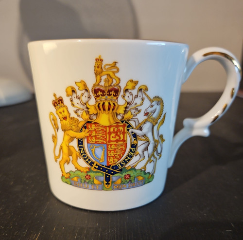 Aynsley fine bone china queen - fine,