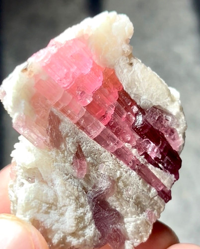 320 carats pink tourmaline - 320,