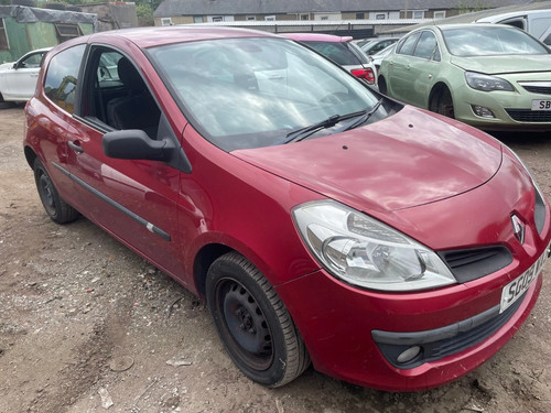 Renault clio mk3 red door - renault,